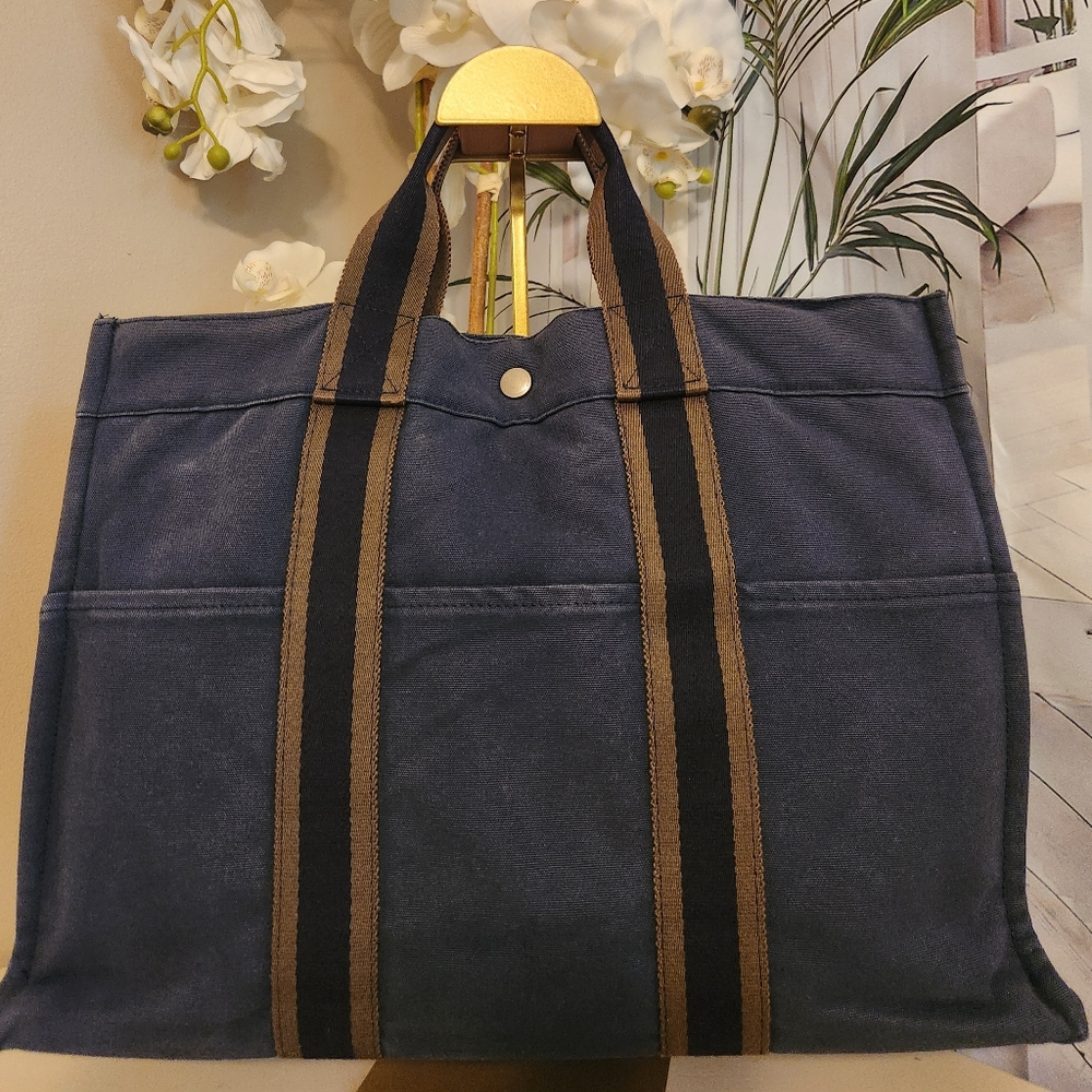Hermes Large Paris Fourre Tote In Navy. - Picture 4 of 15